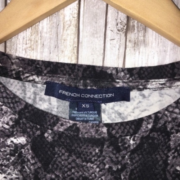 French Connection Snake Skin Crop Tee - Picture 3 of 4